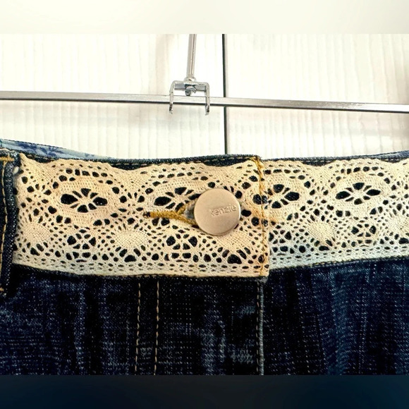 Kenzie woman’s jeans skirt with lace trim size 4 - Picture 2 of 4